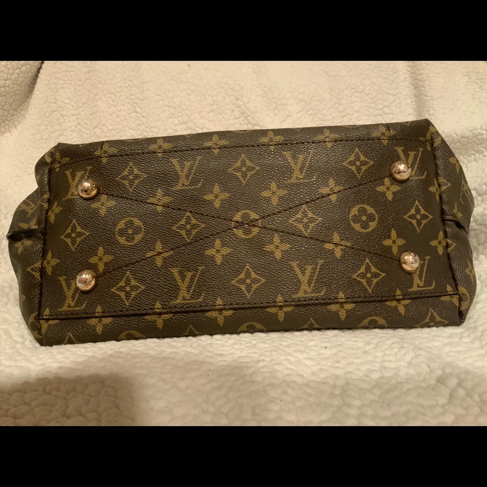 Pre-owned Louis Vuitton Hobo Metis